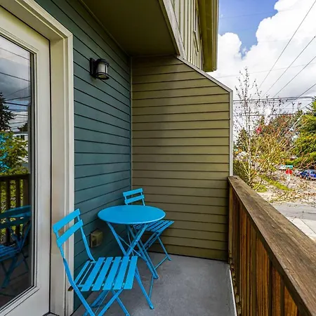 Stylish North Seattle Townhouse- Dual Master Suites Exterior photo