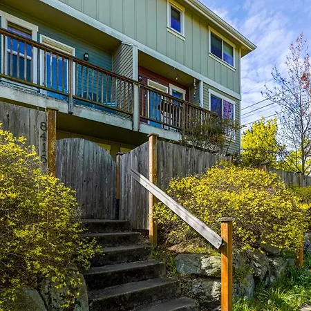 Stylish North Seattle Townhouse- Dual Master Suites Exterior photo