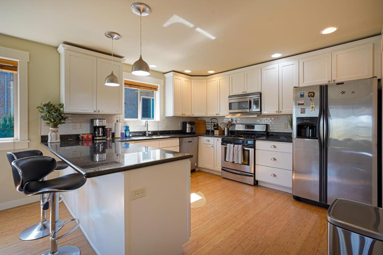 Stylish North Townhouse- Dual Master Hébergement de vacances Seattle