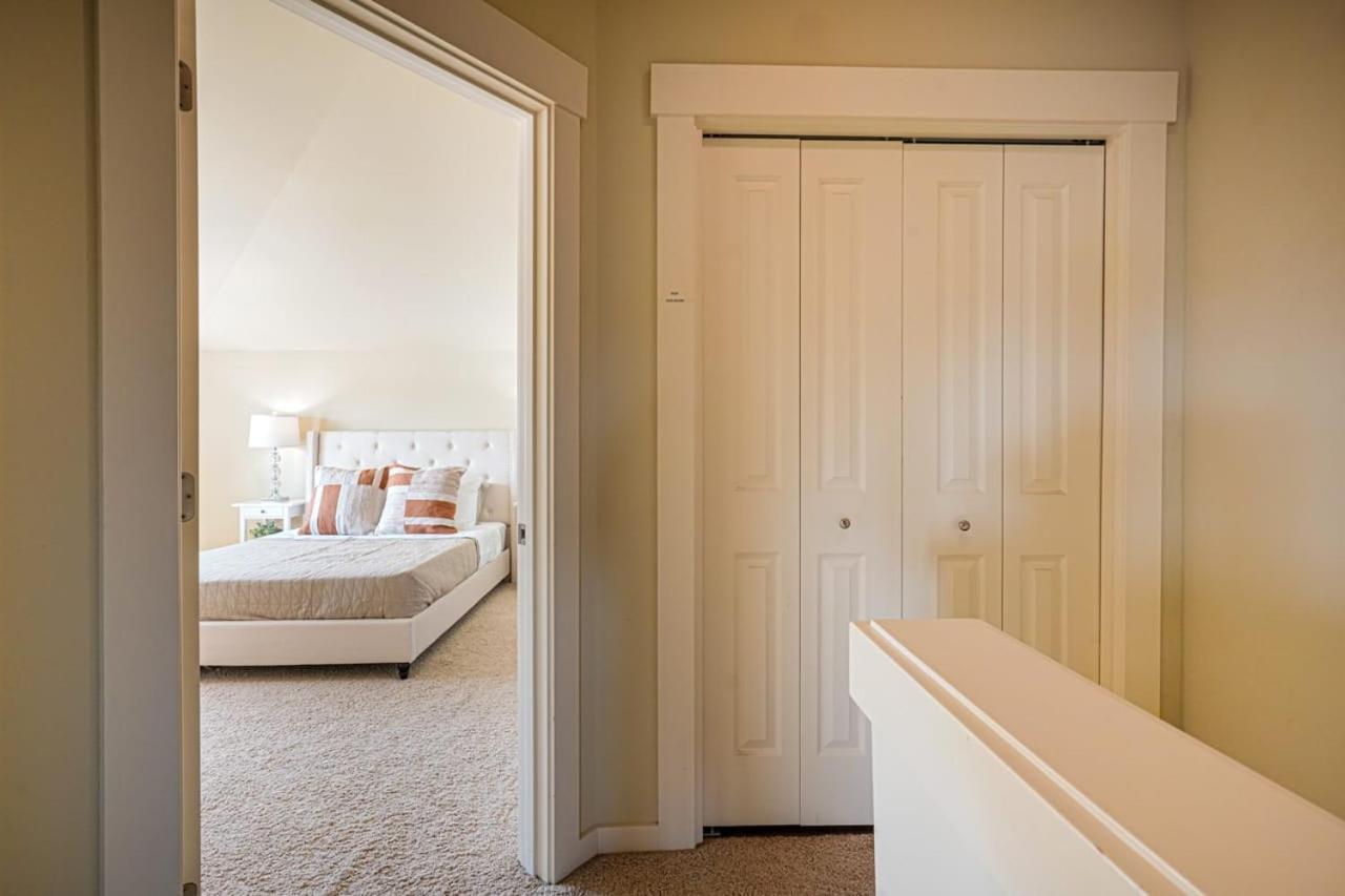 Stylish North Townhouse- Dual Master Hébergement de vacances