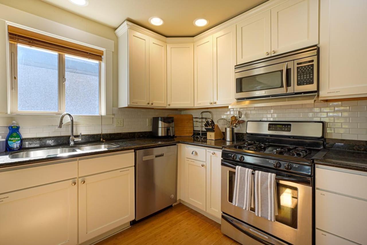 Stylish North Townhouse- Dual Master Hébergement de vacances